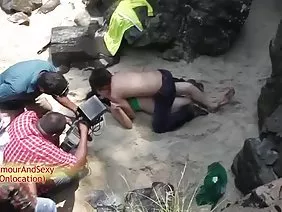 তরুণ মেয়ে এবং প্রেম ...