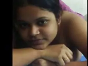 লোকটি একজন বান্ধবীকে ...