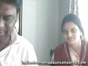 স্ত্রী তার স্বামী অন ...