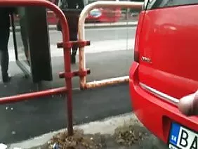 তরুণ মেয়েটি অশ্লীলত ...