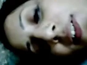 টকটকে কুমারী তার টুপ ...