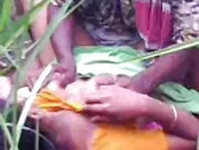 অর্ধেক মাস্ক মধ্যে স ...