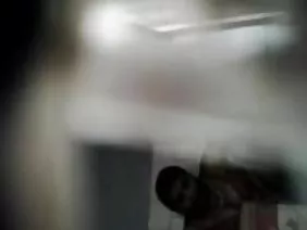 লোকটি তার বন্ধুর স্ত ...