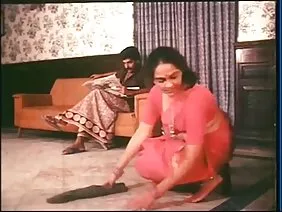 ফ্যাট লোক বিছানার উপ ...
