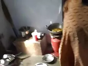 গরম আর্মেনিয়ান বন্ধ ...