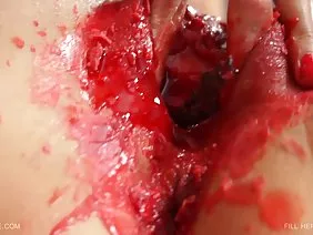 নৃশংস মানুষ লাল পোষা ...