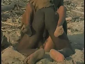 লাল ব্রা মধ্যে স্ত্র ...