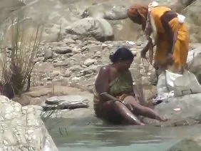 Pissing মেয়ে প্যান্ ...
