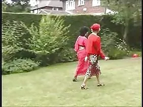 দুই মেয়ে বন্ধু একটি ...
